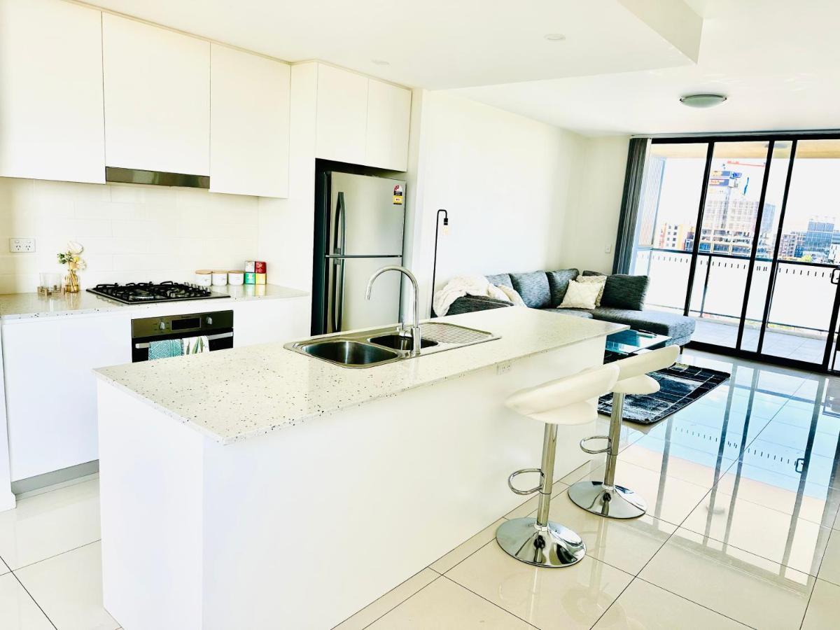 Modern 2 Bedroom & 2 Bathroom Apartment With Stunning Sydney Cbd & Skyline Views! Liverpool Exterior photo